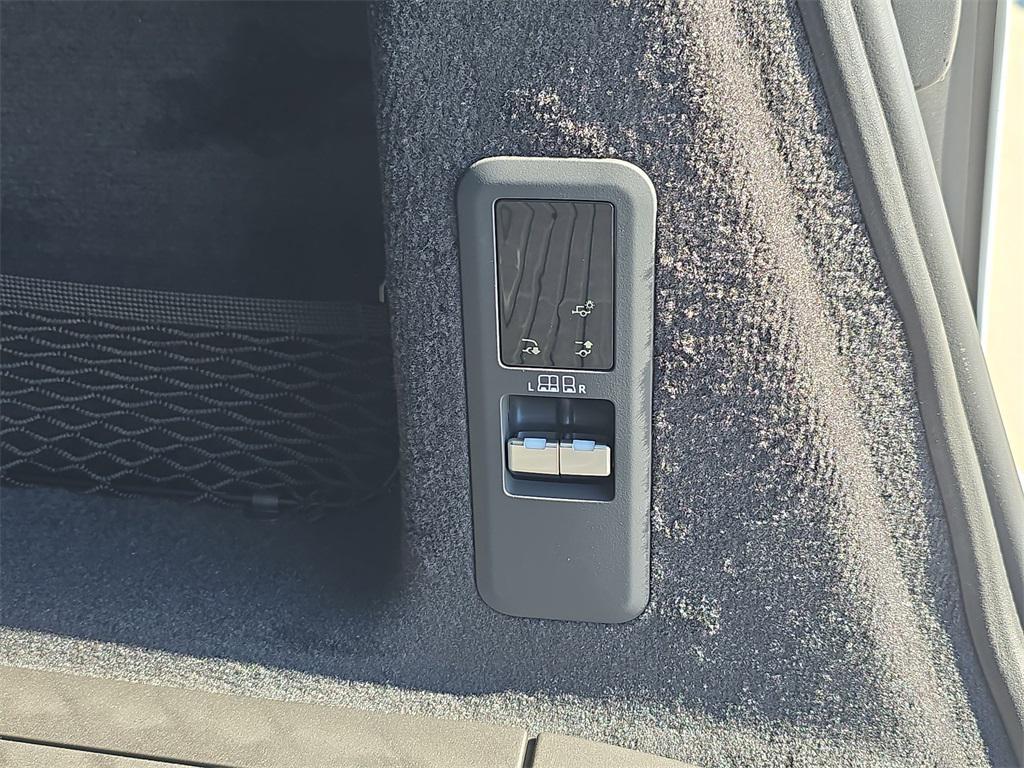 new 2025 Land Rover Range Rover Sport car, priced at $92,715