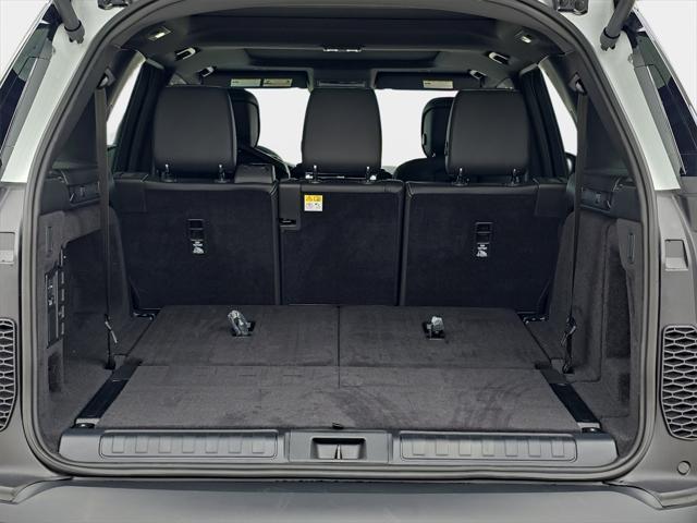 new 2025 Land Rover Discovery car, priced at $66,868