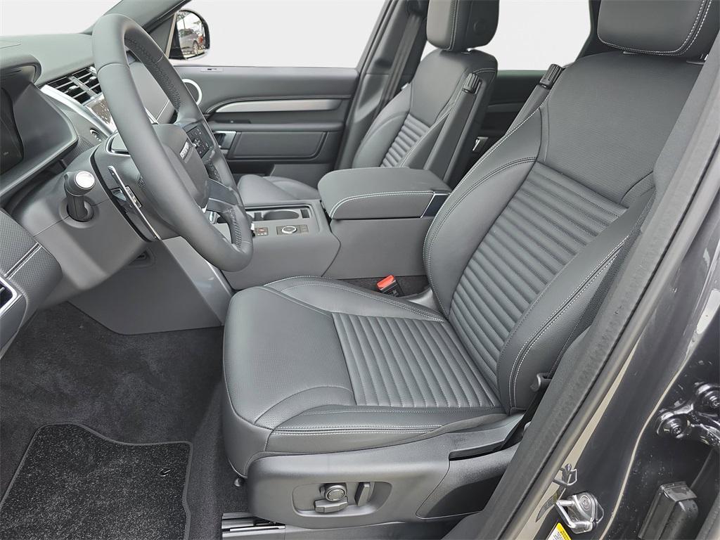 new 2025 Land Rover Discovery car, priced at $76,718
