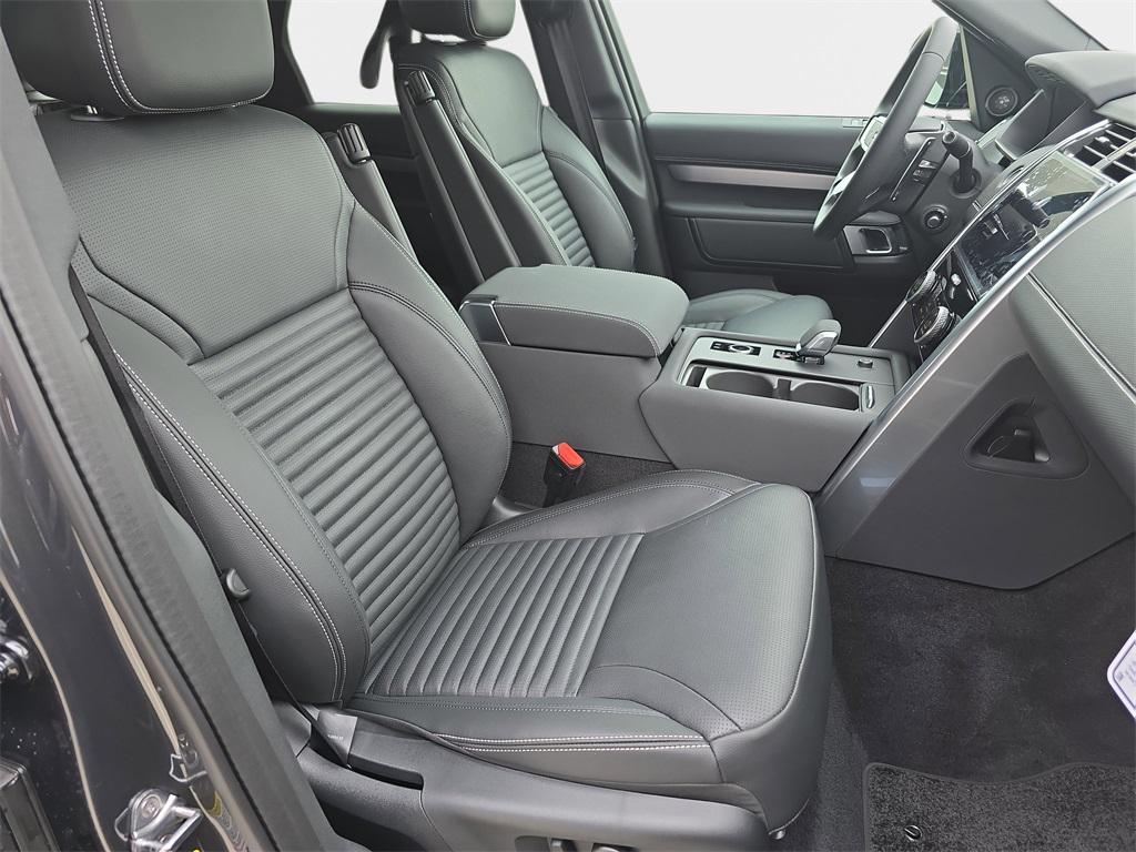 new 2025 Land Rover Discovery car, priced at $76,718