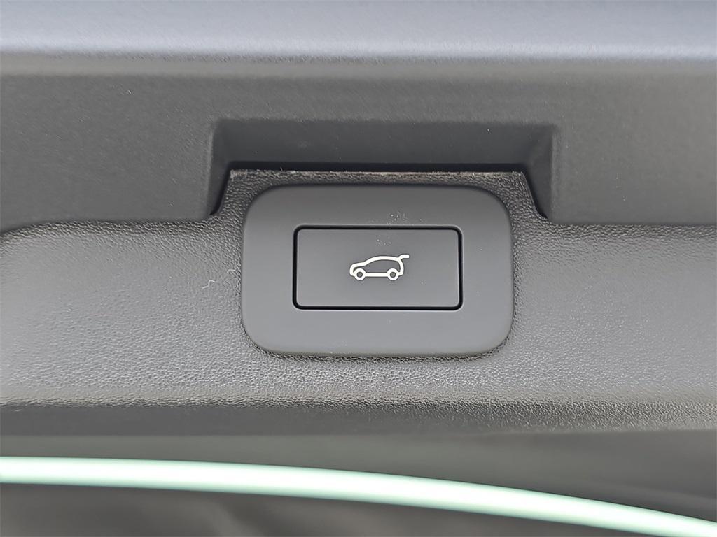 new 2025 Land Rover Discovery car, priced at $76,718