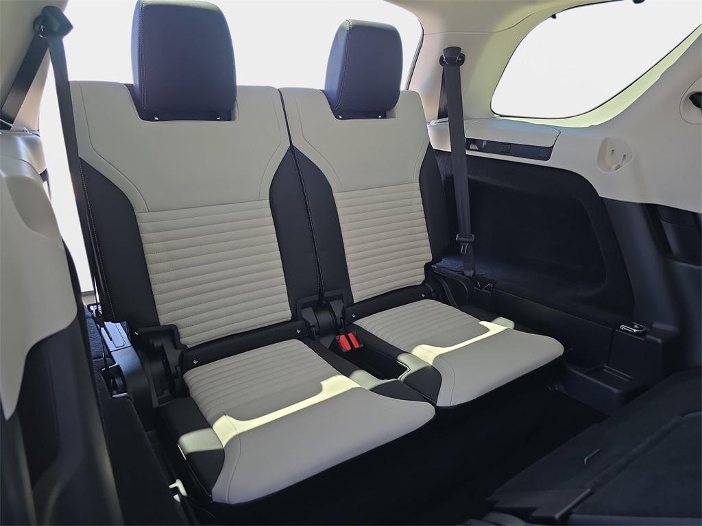 used 2025 Land Rover Discovery car, priced at $52,790