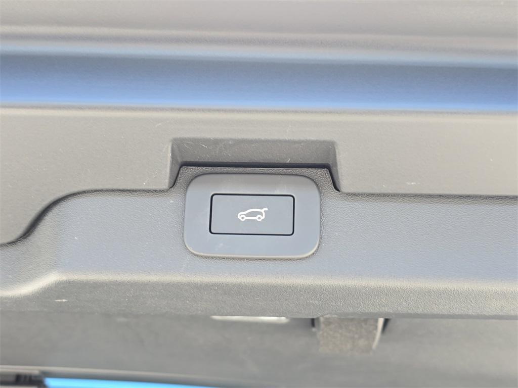 used 2025 Land Rover Discovery car, priced at $52,790