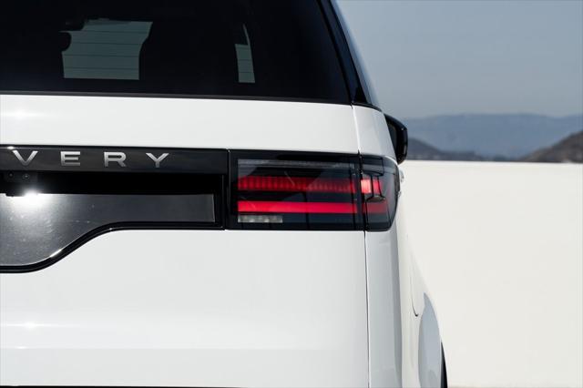 new 2025 Land Rover Discovery car, priced at $76,728