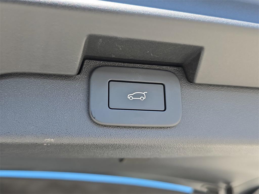 used 2025 Land Rover Discovery car, priced at $59,740