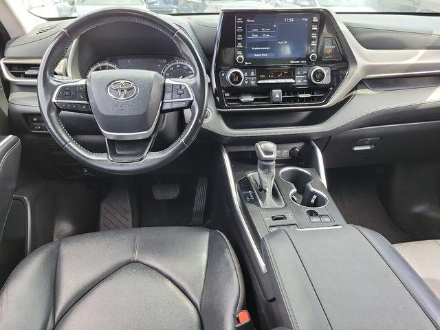 used 2022 Toyota Highlander car, priced at $31,988