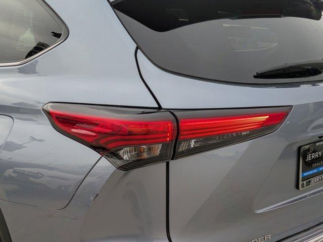 used 2021 Toyota Highlander Hybrid car, priced at $35,904