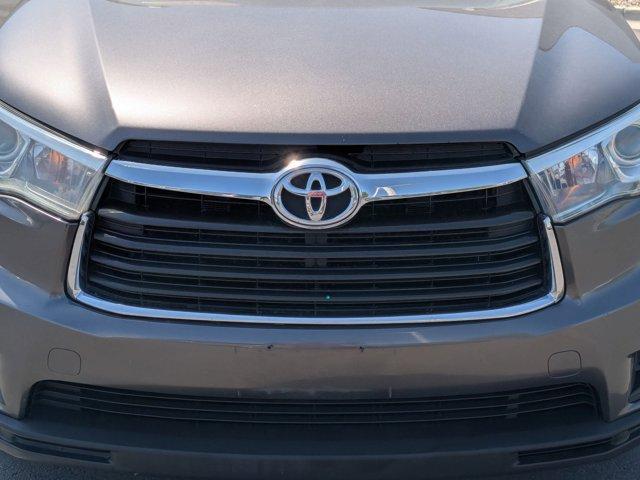 used 2015 Toyota Highlander car, priced at $14,899