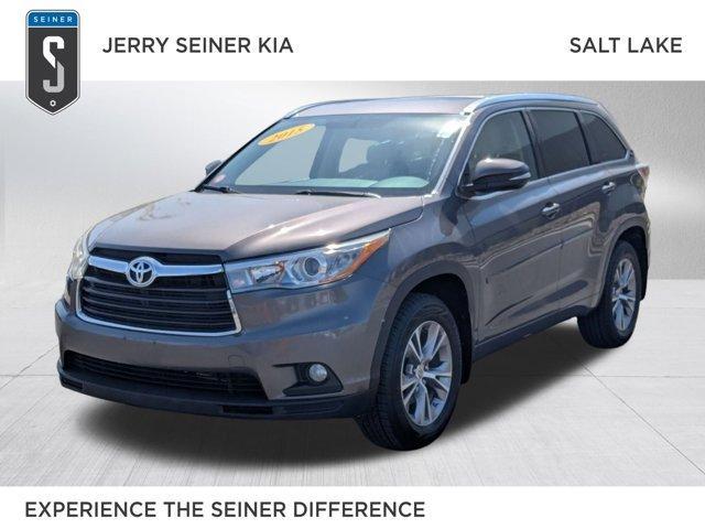 used 2015 Toyota Highlander car, priced at $14,899
