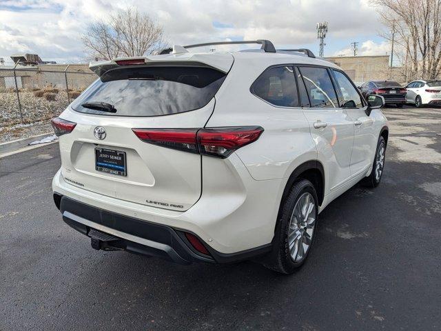 used 2021 Toyota Highlander car, priced at $33,389