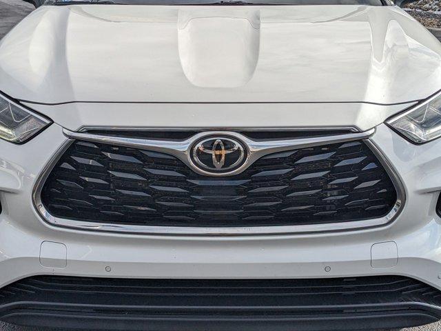 used 2021 Toyota Highlander car, priced at $33,389