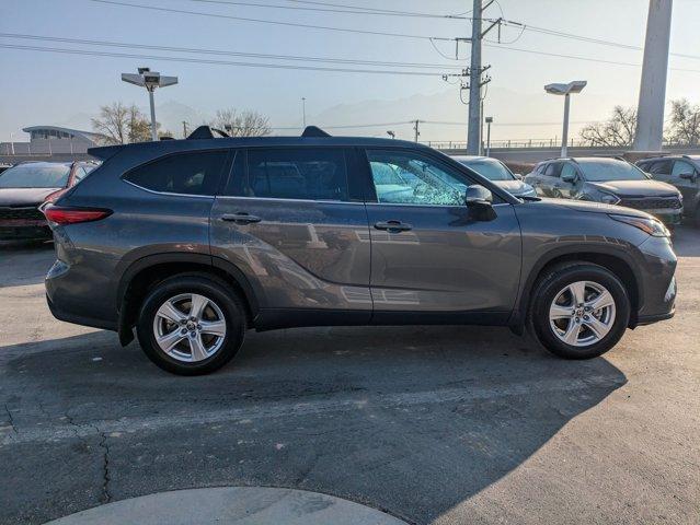 used 2022 Toyota Highlander car, priced at $33,046