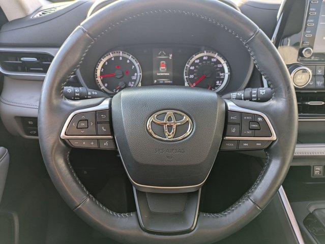 used 2022 Toyota Highlander car, priced at $33,046