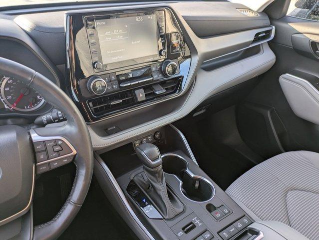 used 2022 Toyota Highlander car, priced at $33,046