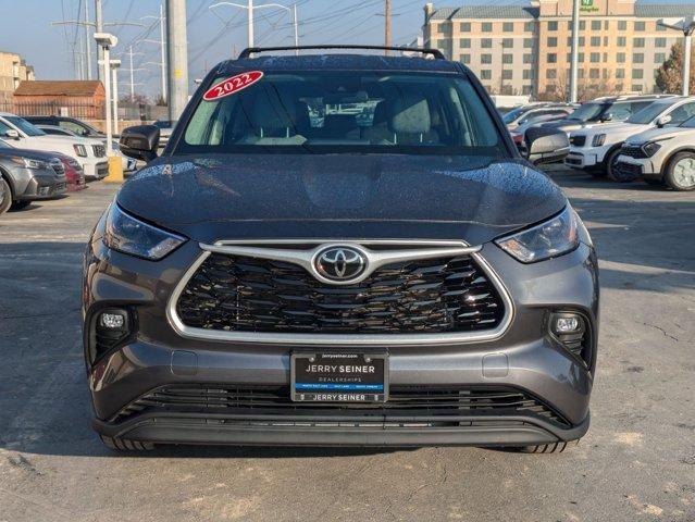 used 2022 Toyota Highlander car, priced at $33,046