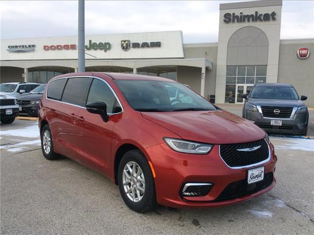 new 2025 Chrysler Pacifica car, priced at $45,920