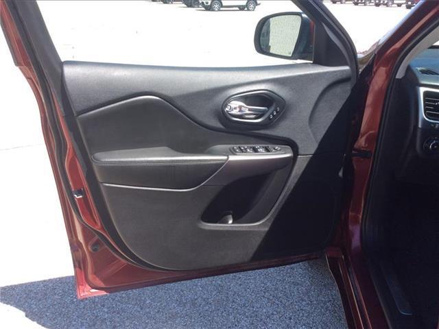 used 2019 Jeep Cherokee car, priced at $10,995