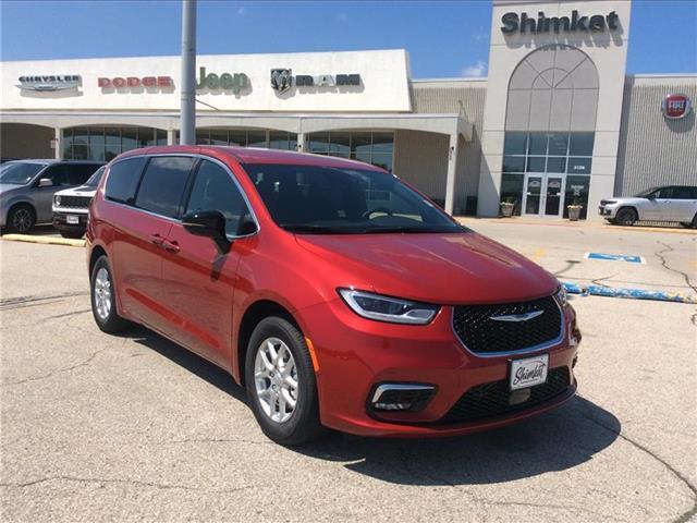 new 2025 Chrysler Pacifica car, priced at $46,220