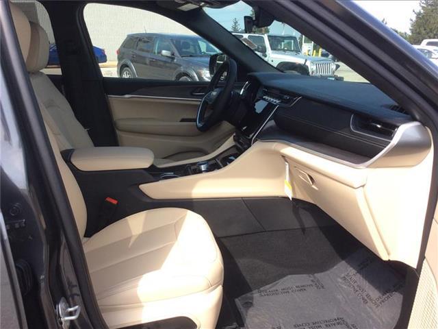 new 2025 Jeep Grand Cherokee car, priced at $47,495