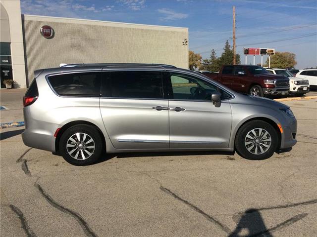 used 2020 Chrysler Pacifica car, priced at $22,295