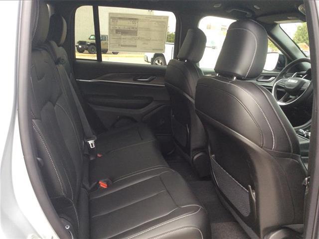 new 2025 Jeep Grand Cherokee car, priced at $50,200