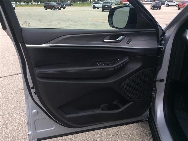 new 2025 Jeep Grand Cherokee car, priced at $50,200