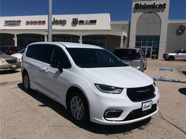 new 2025 Chrysler Pacifica car, priced at $45,725