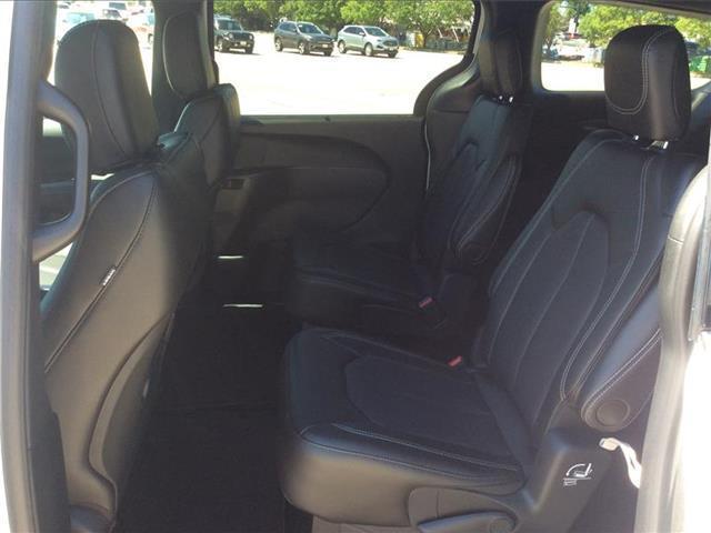 new 2025 Chrysler Pacifica car, priced at $45,725