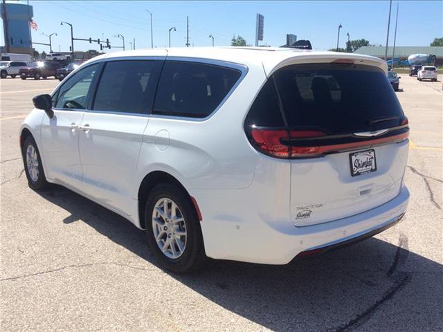new 2025 Chrysler Pacifica car, priced at $45,725