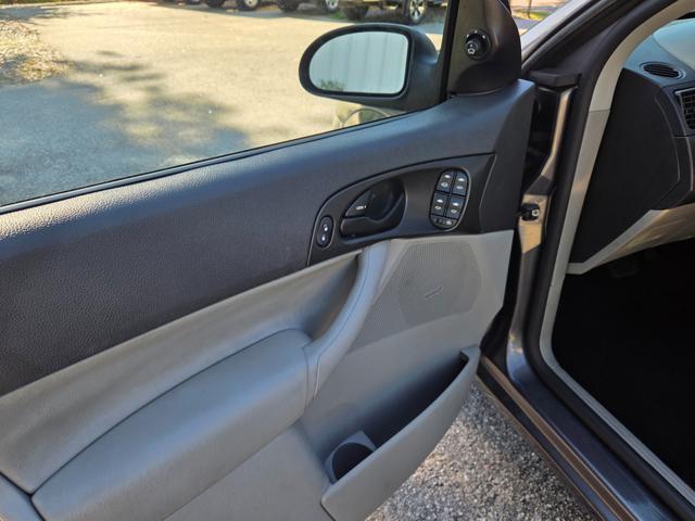 used 2007 Ford Focus car, priced at $5,989