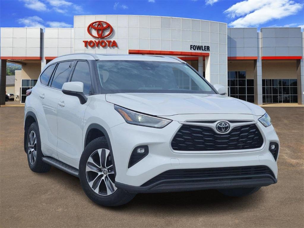 used 2022 Toyota Highlander car, priced at $24,722