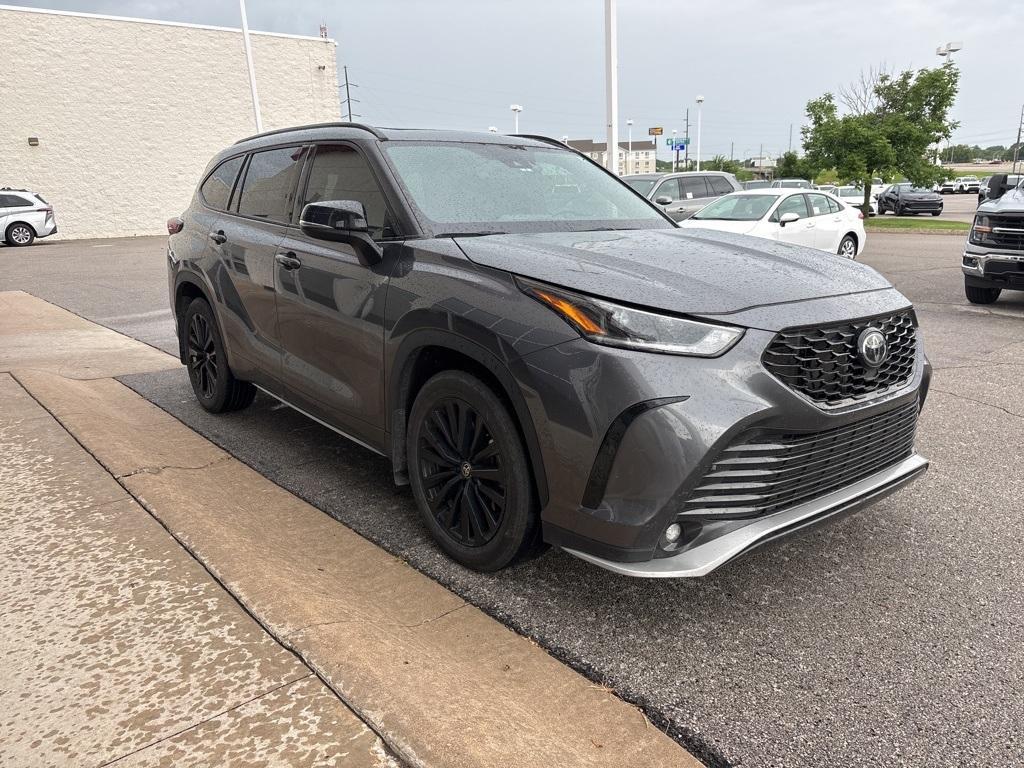 used 2024 Toyota Highlander car, priced at $42,571