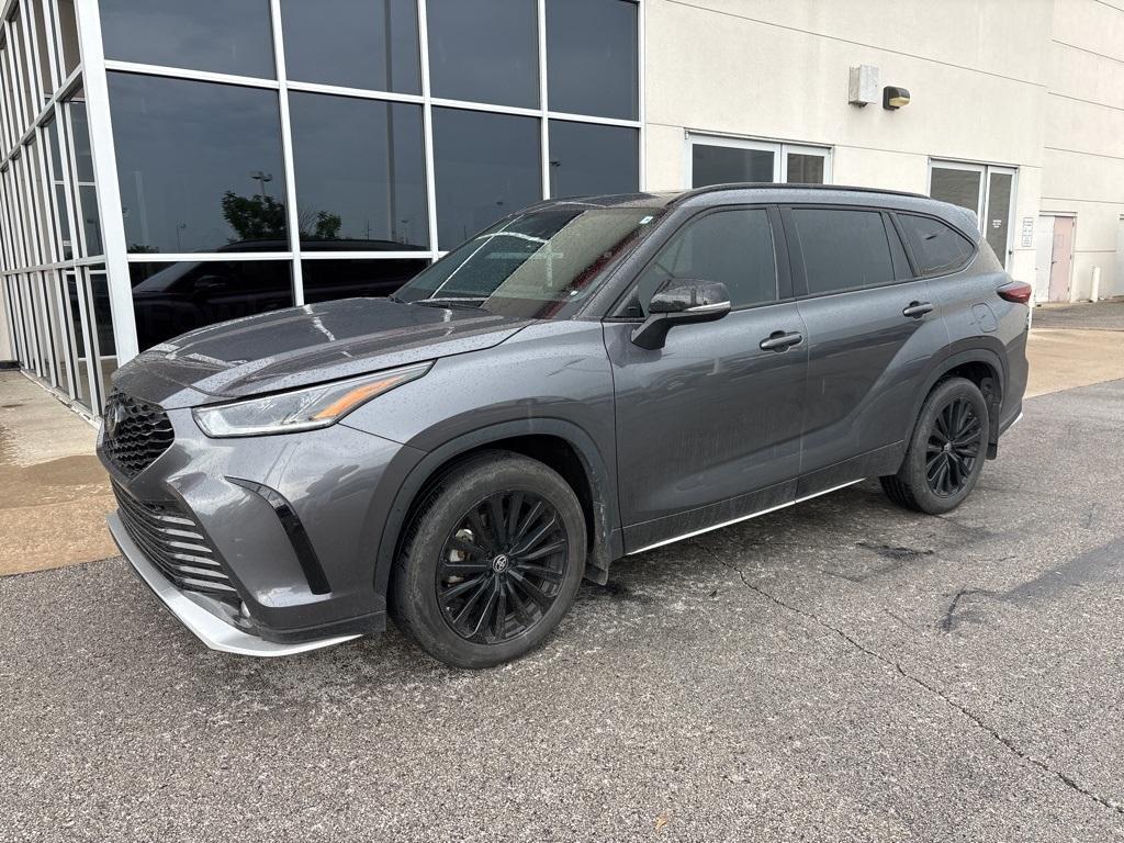 used 2024 Toyota Highlander car, priced at $42,571