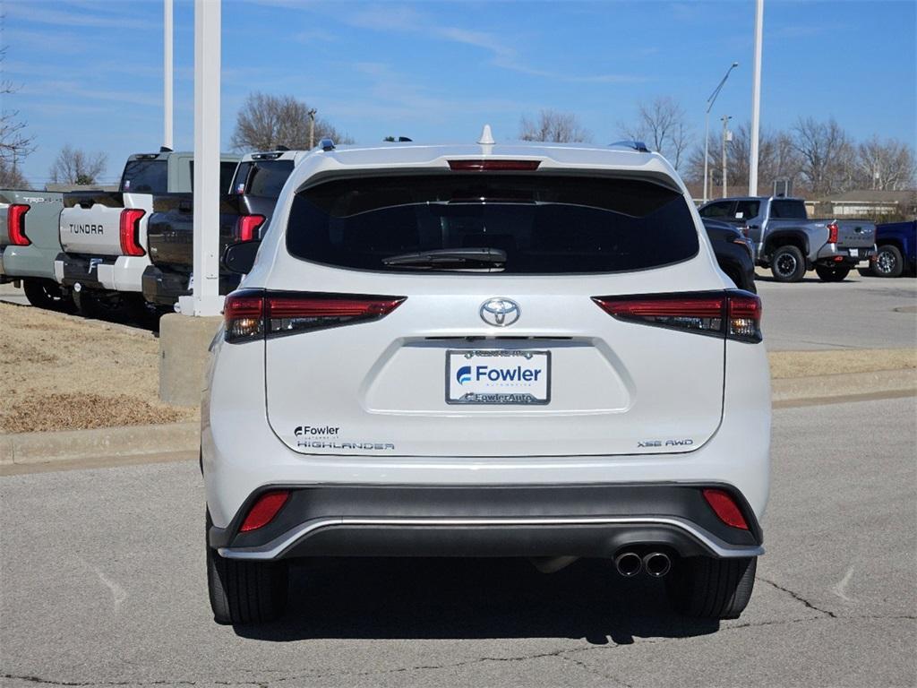 used 2022 Toyota Highlander car, priced at $40,711