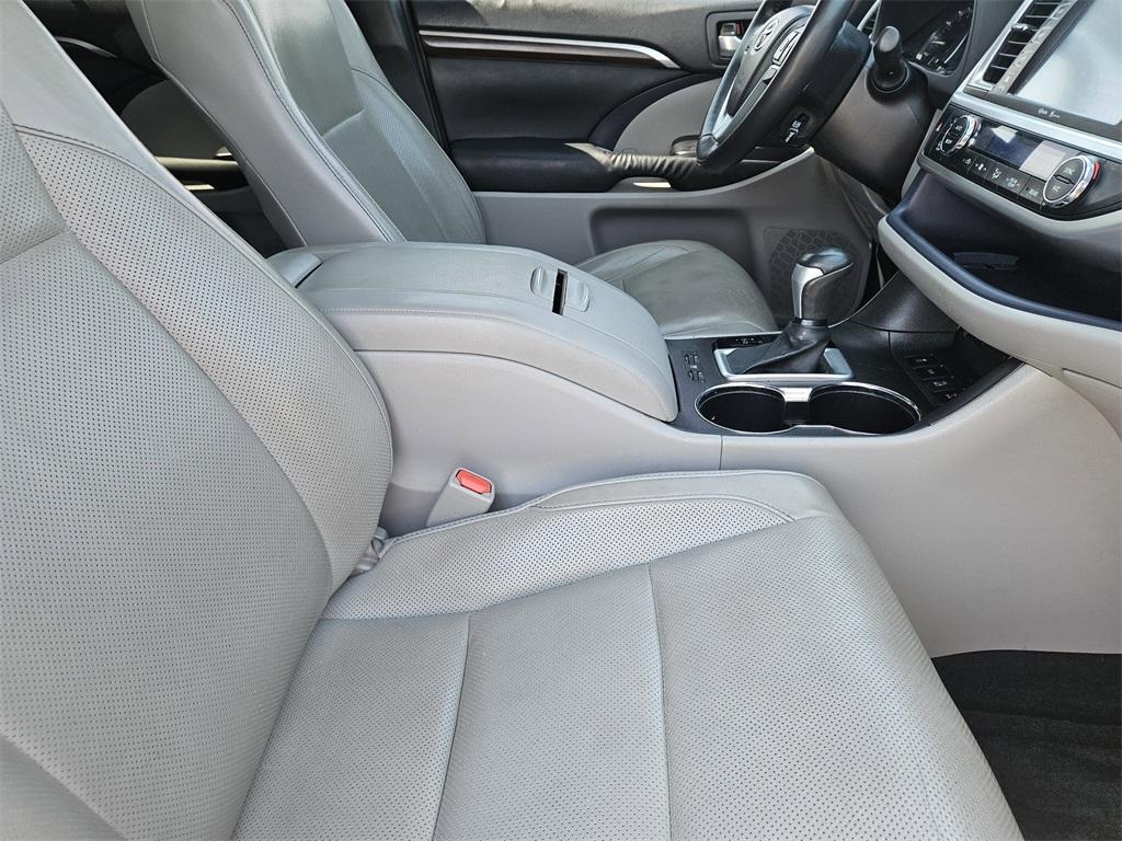 used 2015 Toyota Highlander car, priced at $17,511