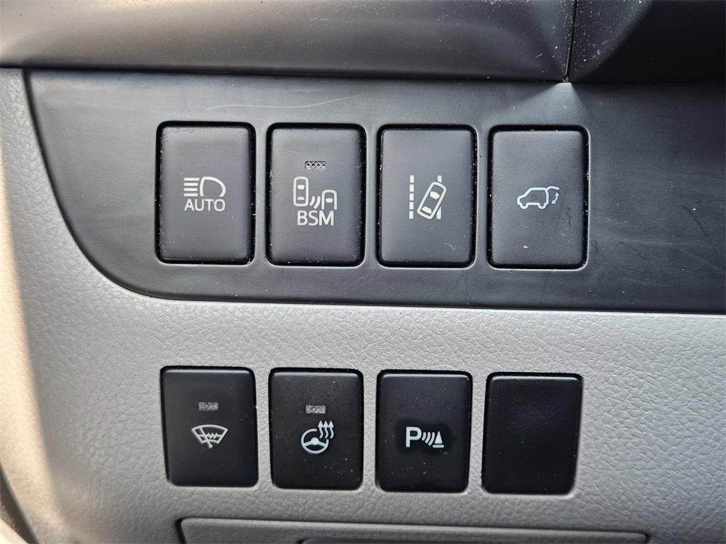 used 2015 Toyota Highlander car, priced at $17,511