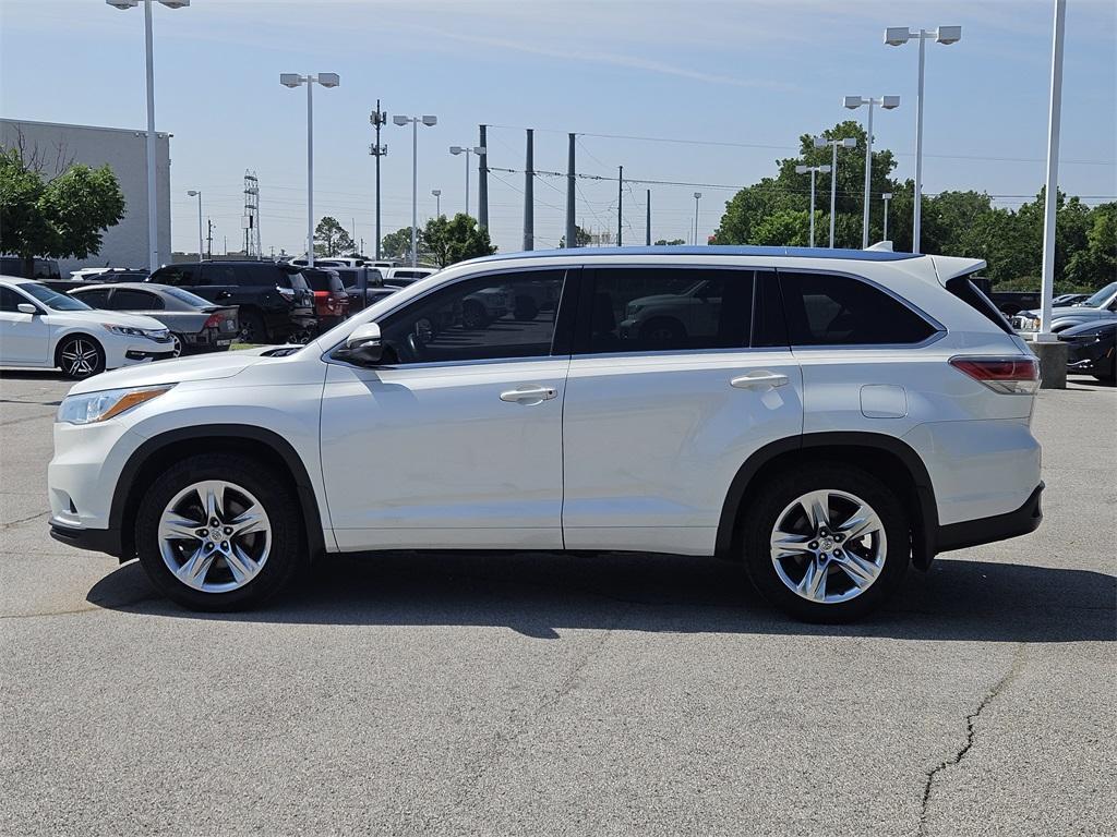 used 2015 Toyota Highlander car, priced at $17,511