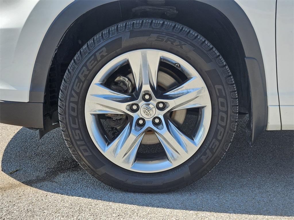 used 2015 Toyota Highlander car, priced at $17,511