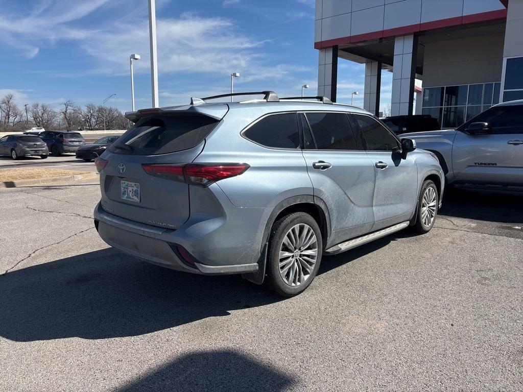 used 2022 Toyota Highlander car, priced at $39,111