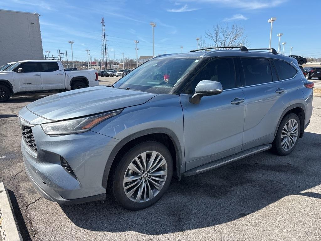 used 2022 Toyota Highlander car, priced at $39,111