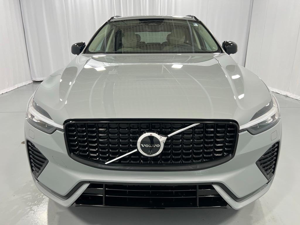 new 2025 Volvo XC60 car, priced at $55,335