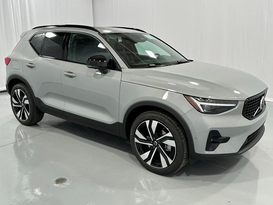 new 2025 Volvo XC40 car, priced at $51,040