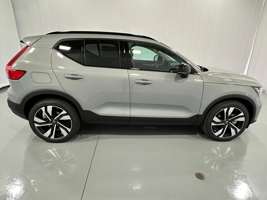 new 2025 Volvo XC40 car, priced at $51,040