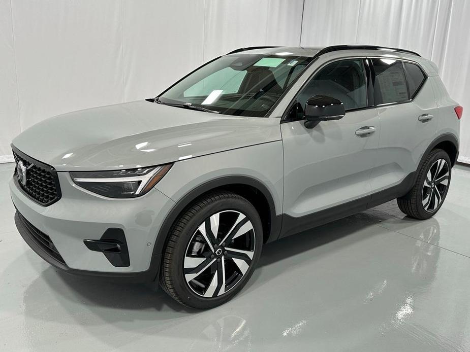 new 2025 Volvo XC40 car, priced at $51,040