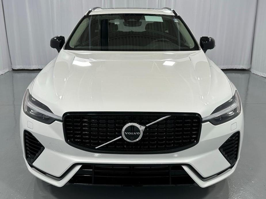 new 2025 Volvo XC60 car, priced at $67,425