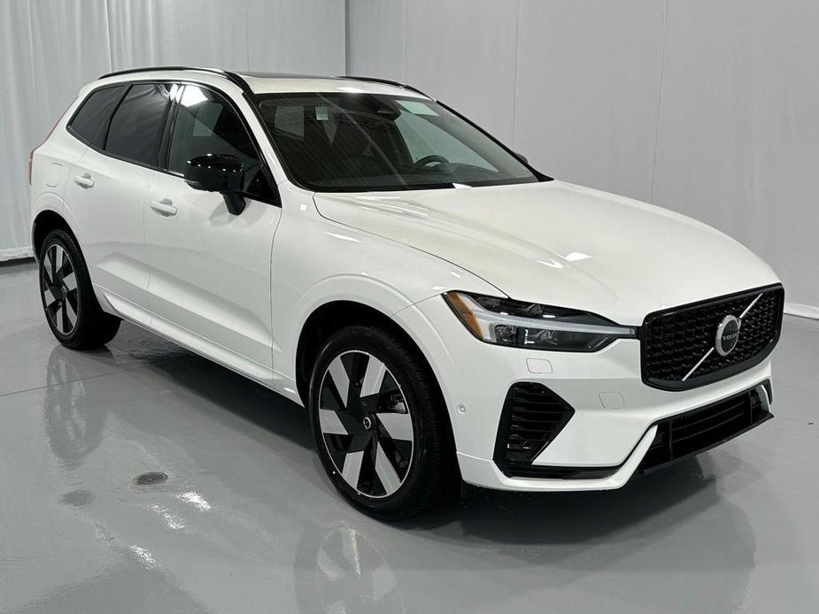 new 2025 Volvo XC60 car, priced at $67,425