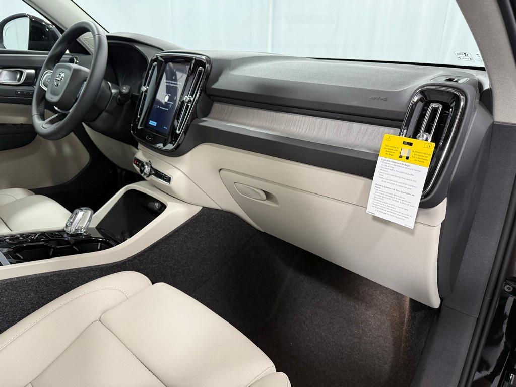new 2025 Volvo XC40 car, priced at $52,235