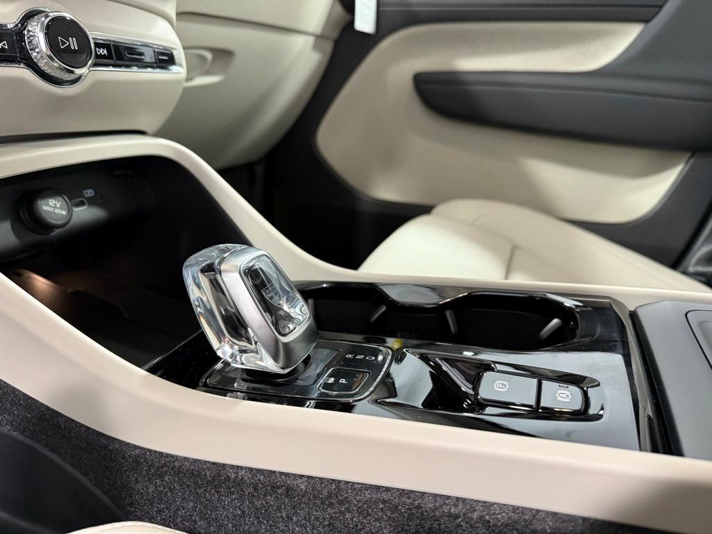 new 2025 Volvo XC40 car, priced at $52,235