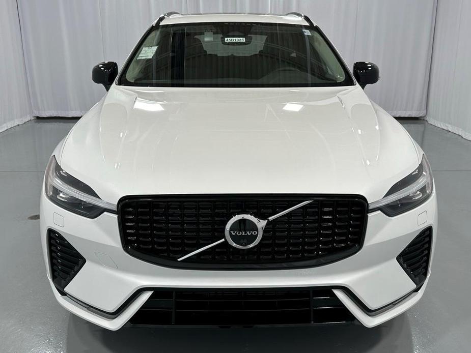 new 2025 Volvo XC60 car, priced at $54,925