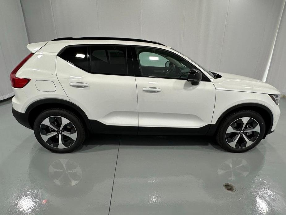 new 2025 Volvo XC40 car, priced at $48,315